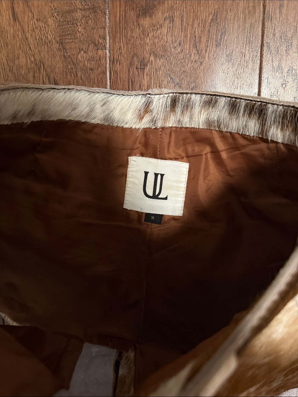 Understated Leather Cowhide Shorts - Picture 5 of 6